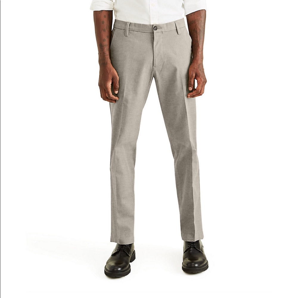 NWT Men’s Dockers Workday Khaki Lightweight Straight Fit Pants